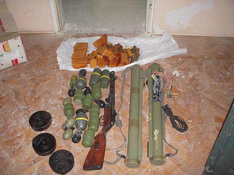 U sefu na krovu pronašli arsenal oružja iz vremena srpske okupacije
