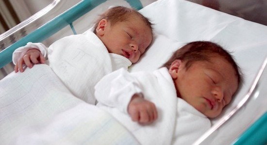 Rođen 21 par blizanaca, 5 muškića težih od 5 kg