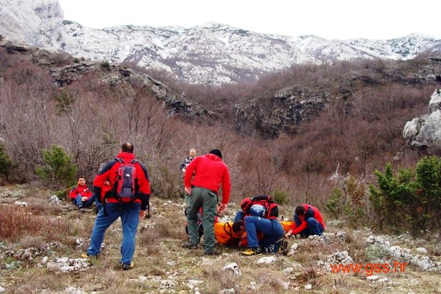 Gorski spasioci uz pomoć helikoptera spasili planinara na Paklenici