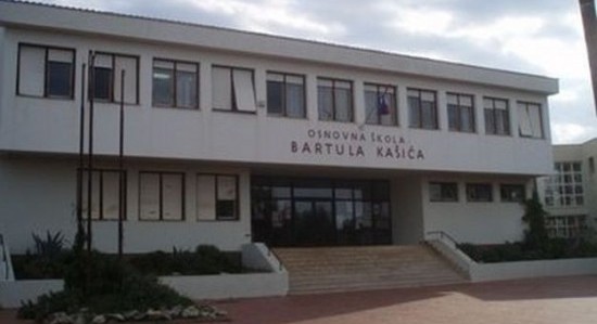 Majka napala nastavnicu ispred zadarske osnovne škole Bartol Kašić