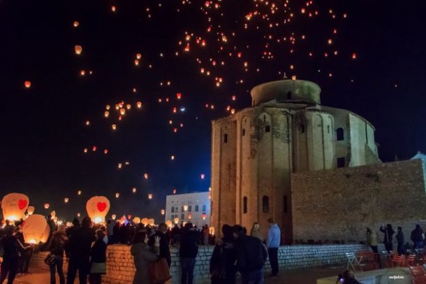 “Lampioni ljubavi” osvijetlili nebo iznad Zadra