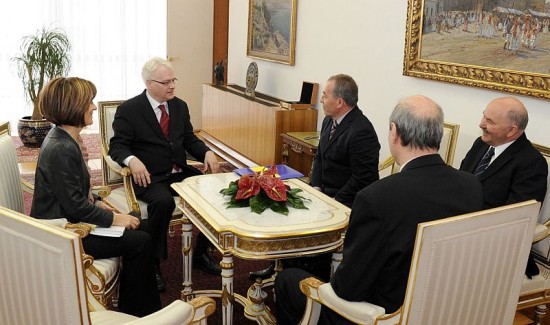 Predsjedniku Josipoviću počasna iskaznica Zaklade Delmata