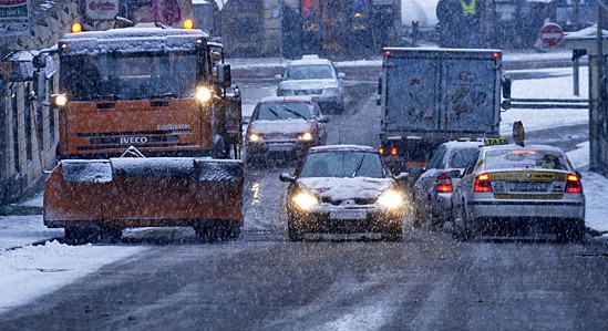 I DANAS ĆE PADATI SNIJEG Zimski uvjeti na cestama: Zatvorene dionice autoceste A1 i Jadranske magistrale!