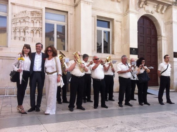 FOTO: Koalicija SDP-HNS-DSU-HSLS-HSZ građanima uz budnicu Gradske glazbe čestitala Međunarodni praznik rada.