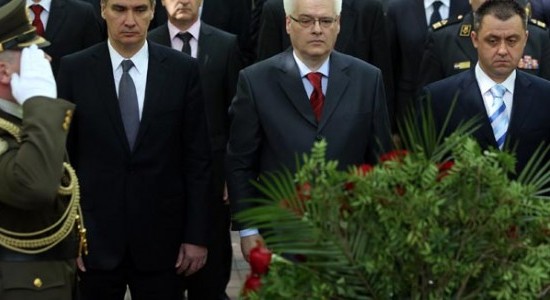 18. OBLJETNICA AKCIJE “BLJESAK” Josipović, Milanović i ministri položili vijence