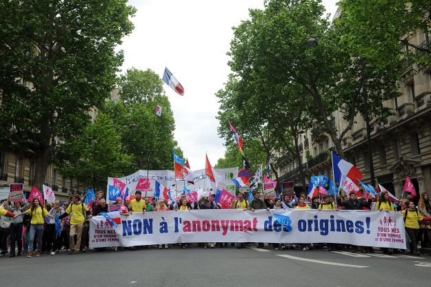 Deseci tisuća ljudi na ulicama: Veliki prosvjedi protiv istospolnih brakova u Parizu i Varšavi