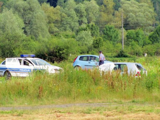 Policajac u Hrvatskoj Kostajnici automatskom puškom ubio bivšu suprugu i njezinog novog partnera!