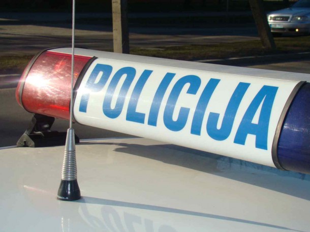 Policajci prepratili ženu u bolnicu