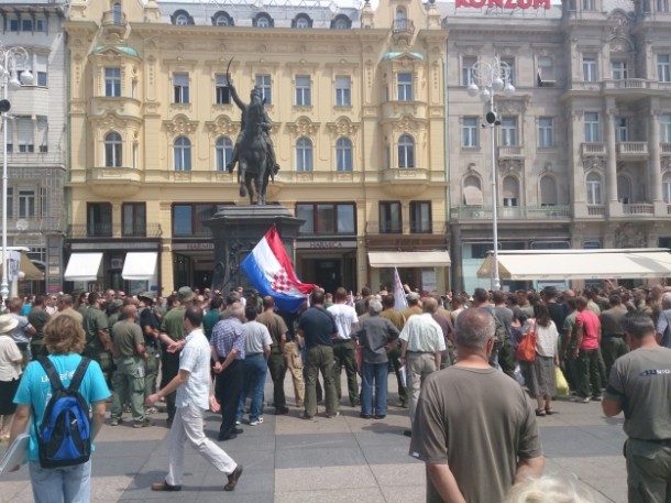 Pirotehničari nastavljaju sa štrajkom: “Ovo nisu obični radnici, čiste ono što su zli ljudi posijali na tlo naše Lijepe naše”