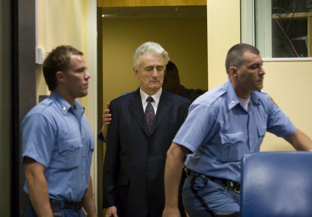 “Samo slučajnost”: Haška presuda Karadžiću za genocid na Europski dan sjećanja na žrtve genocida u Srebrenici