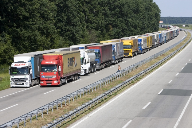 Evo kako se Hrvatska pripremila za čuvanje granice EU: Pogledajte 20-ak km dugu kolonu kamiona na Bajakovu!