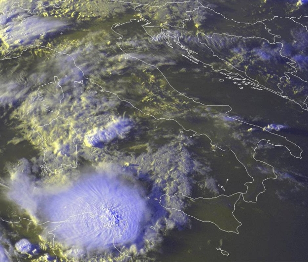 Superćelijski oblak koji je donio nevrijeme Sredozemlju površine je Bosne i Hercegovine