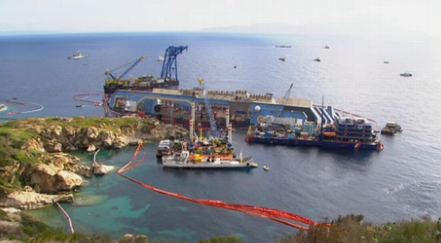 Počelo je izvlačenje olupine kruzera Costa Concordia