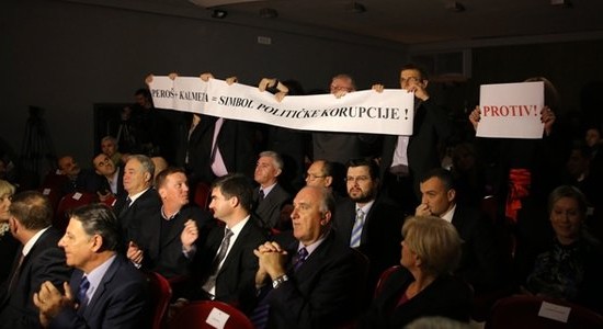 Dodjelu nagrada Grada Zadra zasjenio transparent protiv Peroševe i Kalmete
