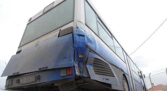 Vozač autobusa Liburnije skrivio prometnu nesreću u kojoj je teško ozlijeđen