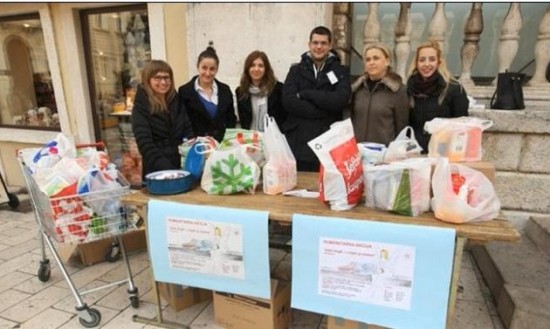 Zadarski studenti skupili hranu i jorgane za beskućnike