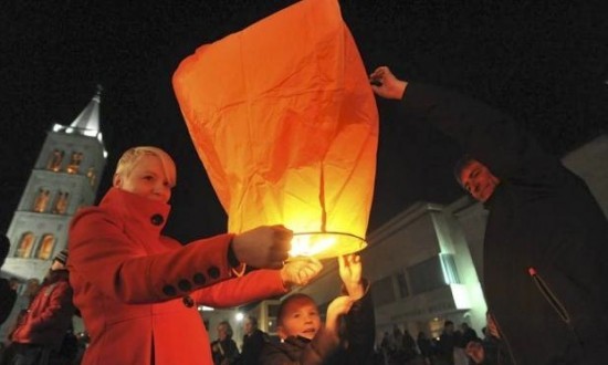 Zadrani za Valentinovo pustili tri tisuće lampiona: na Forumu “pala” i jedna javna prosidba