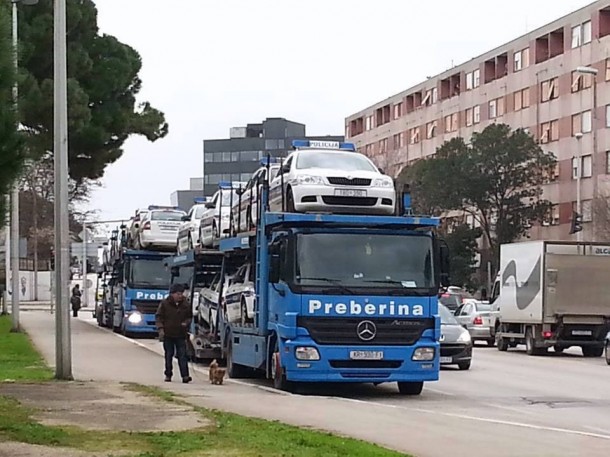 U Zadar stiže pedesetak policijskih vozila