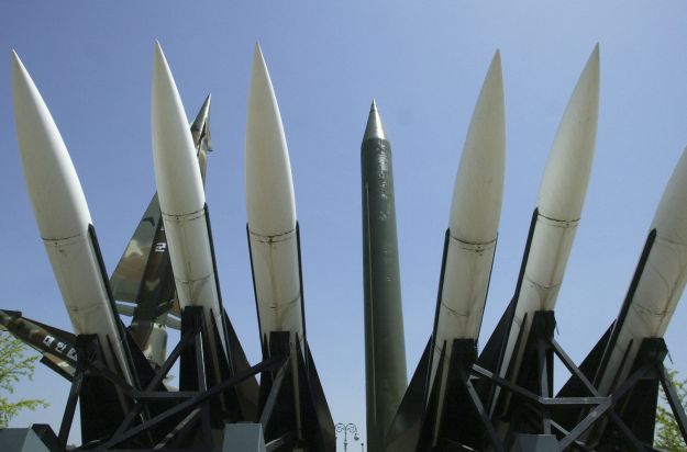 Napeto na Korejskom poluotoku: Sjeverna Koreja ispalila stotine komada topničkog streljiva u južnokorejske vode