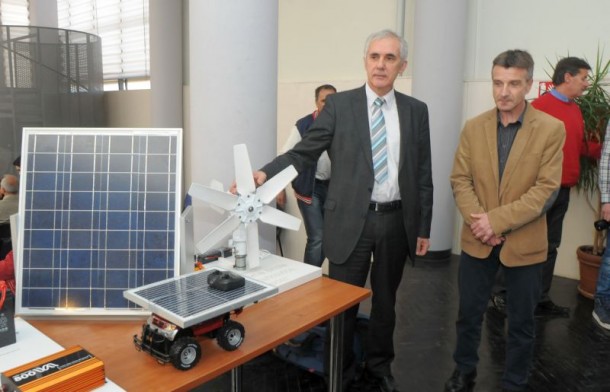 Učenici i profesori Strukovne škole Vice Vlatković predstavili mali solarni auto i didaktički model vjetrenjače