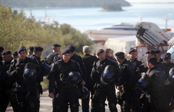 Ostalo je na otoku još nekoliko radnih mjesta, hoće li sud i policija uredovati?