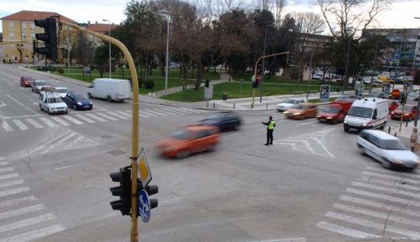 JAZINE Oduzeo prednost 47-godišnjaku koji je pao sa skutera i slomio nogu