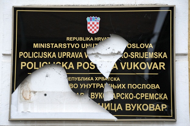 U Vukovaru skinuto 14 dvojezičnih ploča, jedna razbijena