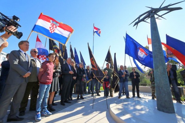 Otvoren spomenik u čast poginulim hrvatskim braniteljima