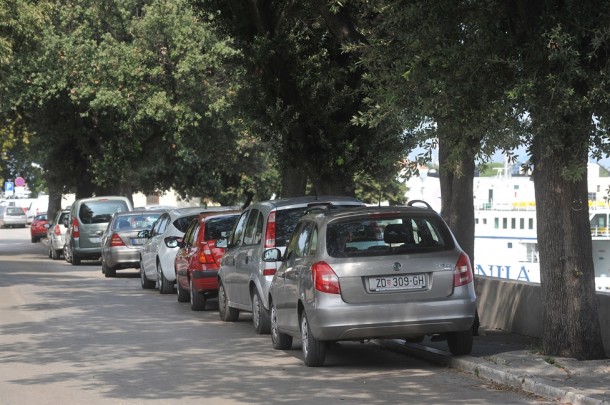 Zadrani ne poštuju odluku o zabrani parkiranja na desnoj strani Muraja