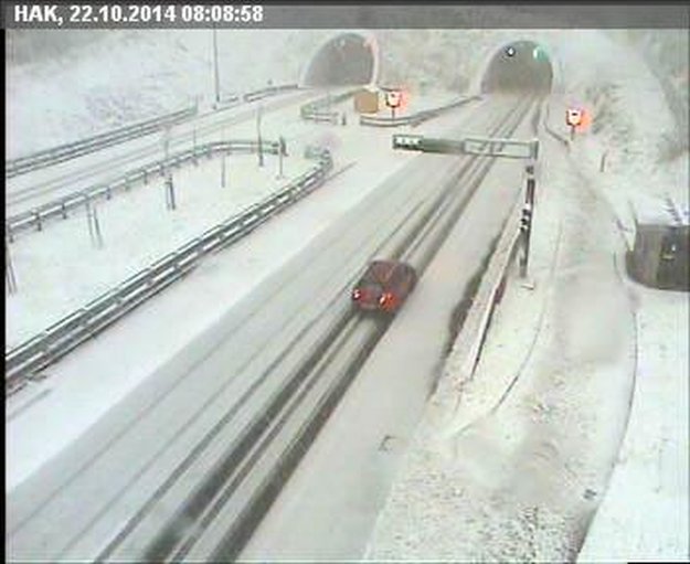Snijeg u Gorskom kotaru i Lici, ne krećite na put bez zimske opreme