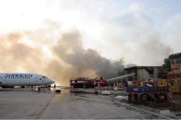 Stravičan napad bombaša-samoubojice kraj indijsko-pakistanske granice: Najmanje 60 ljudi ubijeno