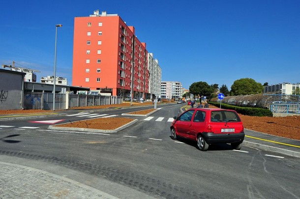 PROMETNA NESREĆA Autom “pokupio” tročlanu obitelj na pješačkom prijelazu