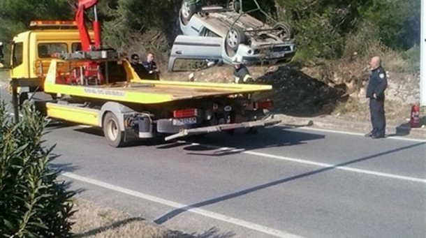 BIOGRAD Sletio sa ceste u jarak i prevrnuo se