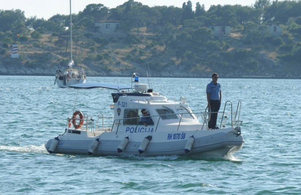 Kod Dugog otoka potonula jedrilica, posada pronađena u pomoćnom čamcu