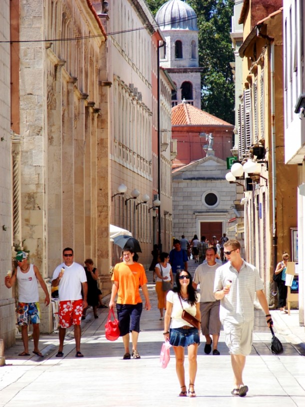 Na Širokoj ulici napadnuto dvoje državljana Irske