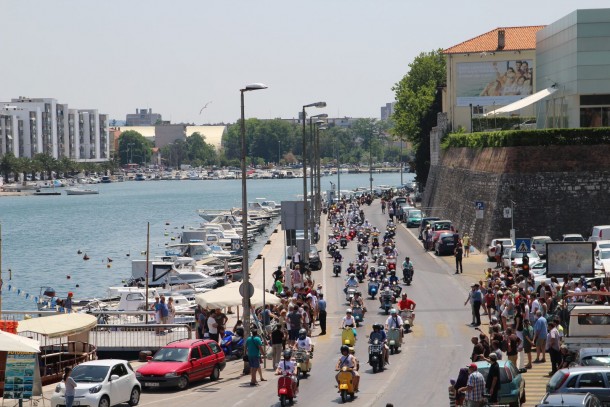 ZAVRŠENI VESPA WORLD DAYS 2015. U BIOGRADU 11000 posjetitelja i 5000 Vespi na navjećem susretu u povijesti Biograda