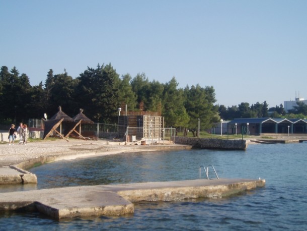 DIKLO Utopila se ženska osoba na plaži