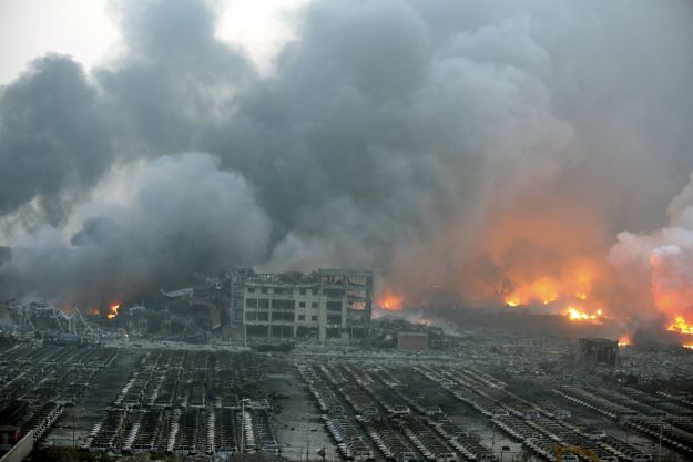 Kao da ga je pogodila nuklearna bomba: Kineski Tianjin pod pepelom, broj poginulih i dalje raste