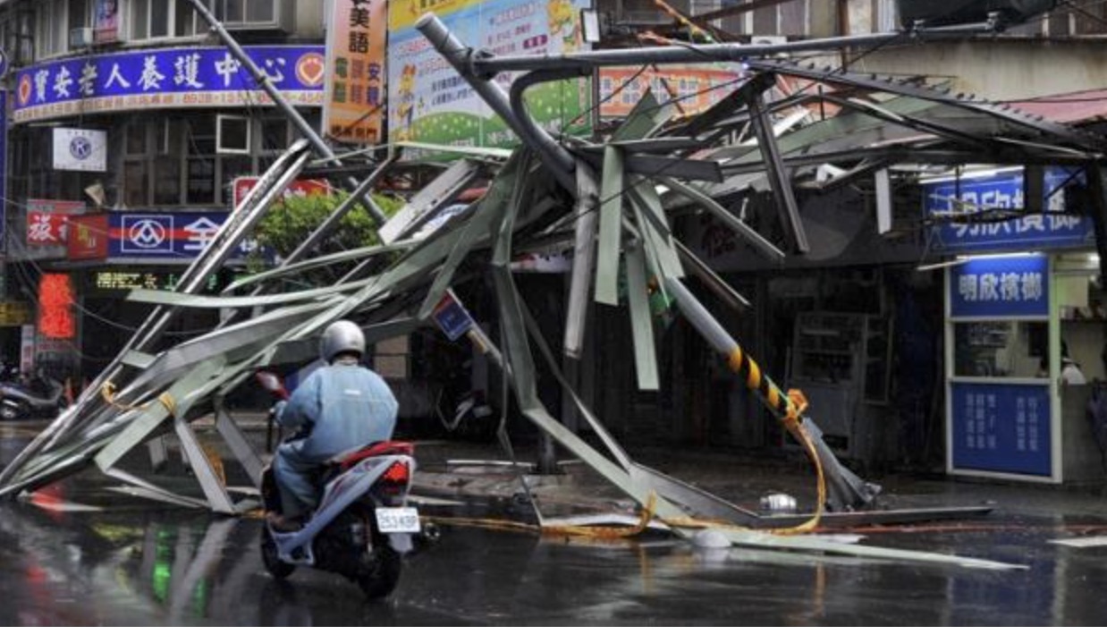 PRIRODNA NEPOGODA Snažan tajfun pogodio Tajvan, milijuni bez struje, ima i poginulih