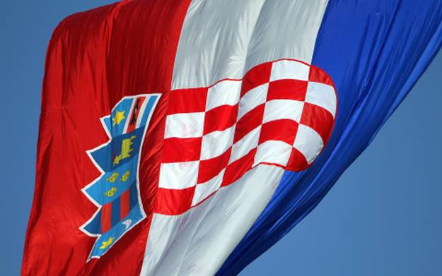 U Vukovaru zapaljena hrvatska zastava; Ministarstvo: Ovo je pljuska žrtvama i uvreda Hrvatskoj