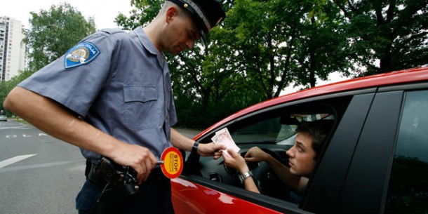 Ponudio mito policajacu pa zaradio kaznenu prijavu