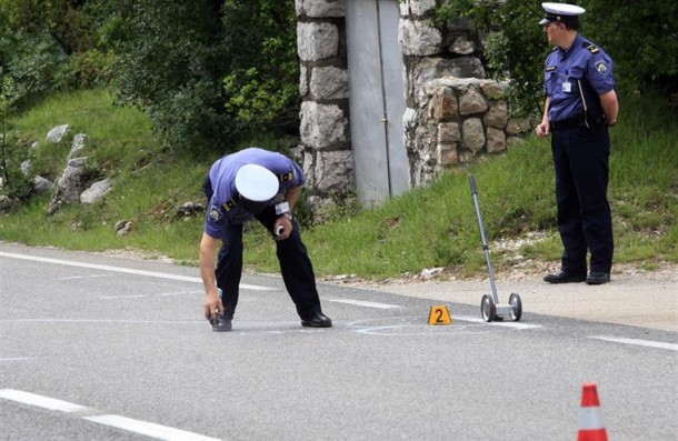 STARIGRAD Vozačica (27) izletjela sa ceste, jedna osoba teško ozlijeđena