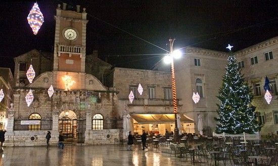 OŽIVLJAVANJE POLUOTOKA “Božićni grad” s blagdanskom ponudom i zabavno-glazbenim događanjima