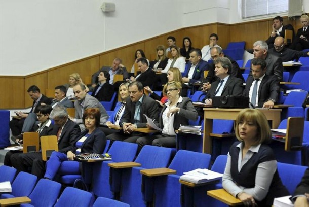 GRADSKO VIJEĆE ZADRA  “Tko će u Gradu Zadru odgovarati što je USKOK utvrdio da je Reno Sinovčić fiktivnim potraživanjima opljačkao NK Zadar?”