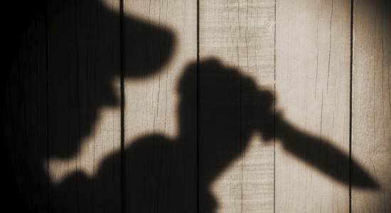 LJUBAVNI TROKUT UZROK KRVAVOG OBRAČUNA?! Muškarac (53) i žena (41) zaradili kaznenu prijavu zbog sumnje u ubojstvo u pokušaju