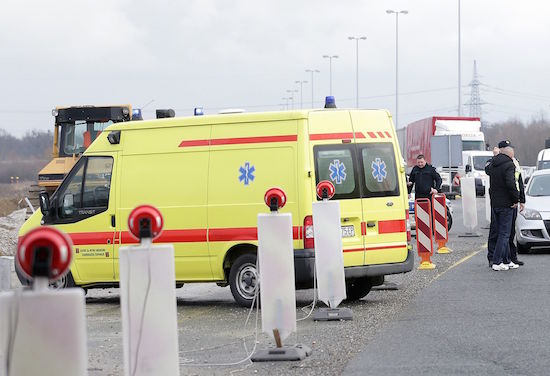 TEŠKA PROMETNA NESREĆA NA A1 Vozač izgubio nadzor, zabio se u ogradu i preminuo