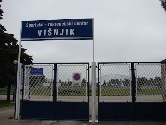 Nakon objave cjenika korištenja terena Sportskog centra Višnjik oglasila se uprava: Atletska staza i svi otvoreni sportski tereni za građane i dalje ostaju besplatni!