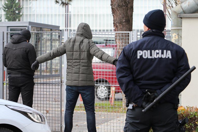 Policija u Slavonskom Brodu privela tinejdžera, hakirao je stranicu škole