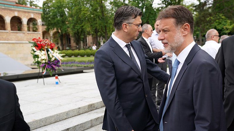 HDZ-ovci došli na Tuđmanov grob: “Ponosni smo na postignuća njegovog HDZ-a”