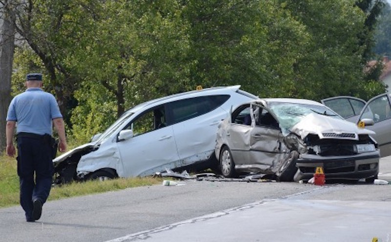 U teškoj prometnoj nesreći kod Šepurina smrtno stradao muškarac, dvije osobe u bolnici